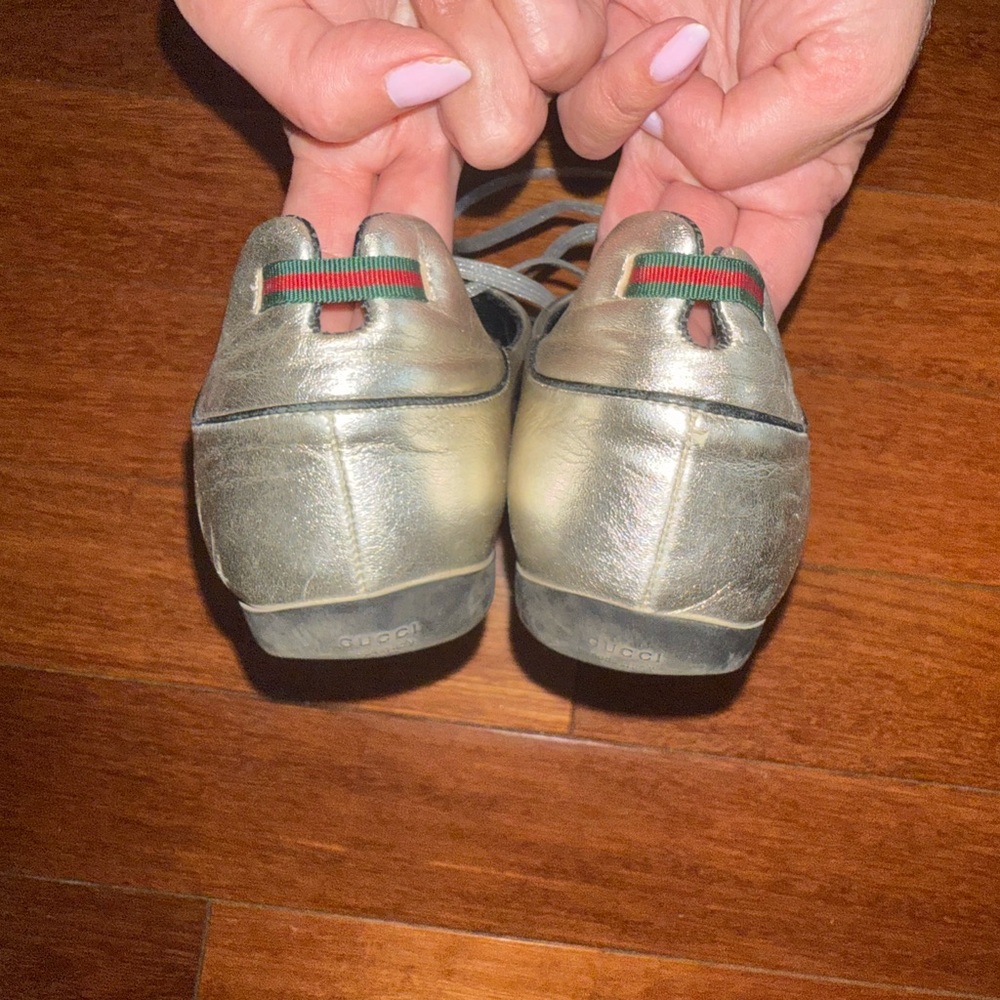 Gucci Silver Sneakers with Streamlined Design - Picture 8 of 8